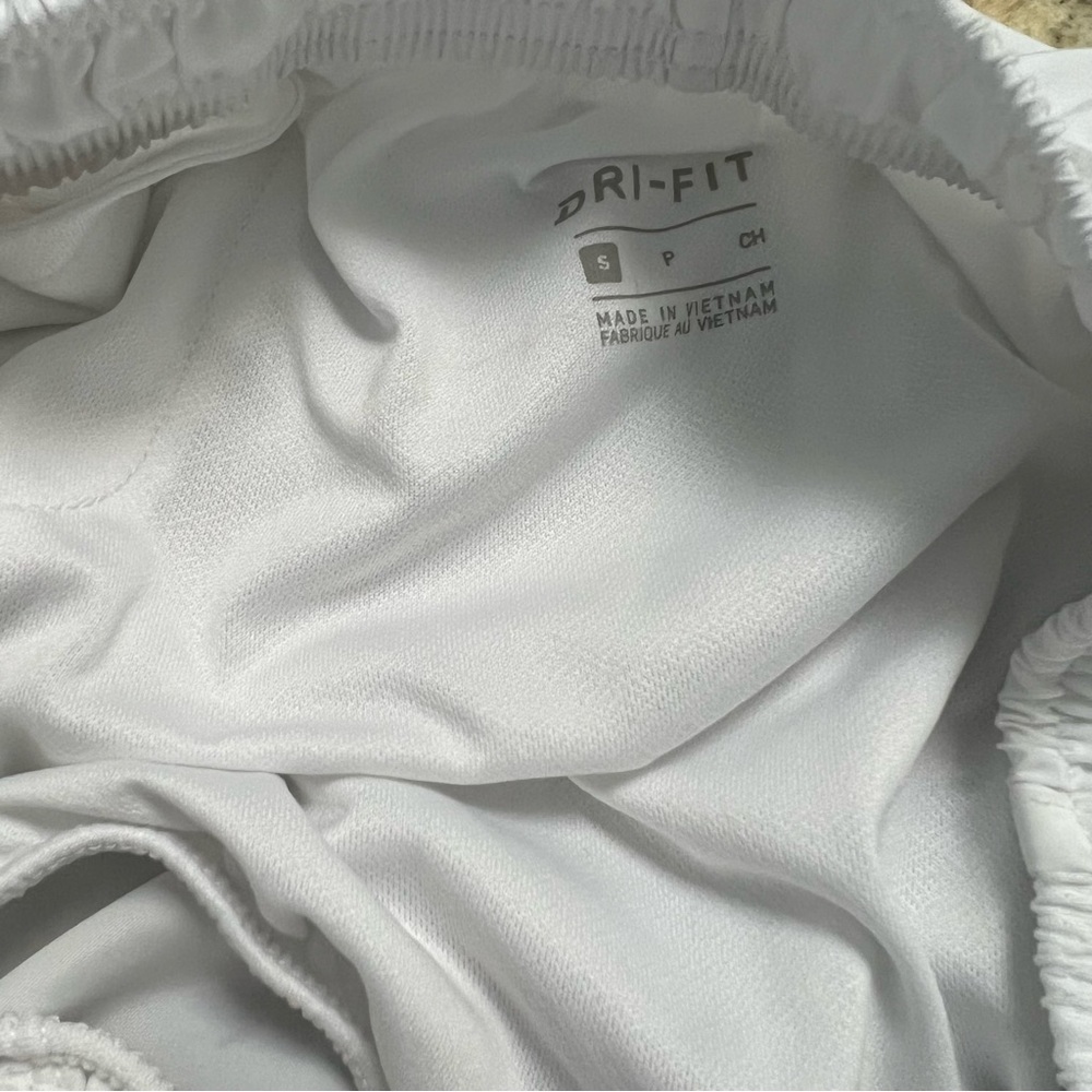 Nike Dri-Fit Shorts Women’s White Size Small - Picture 3 of 4